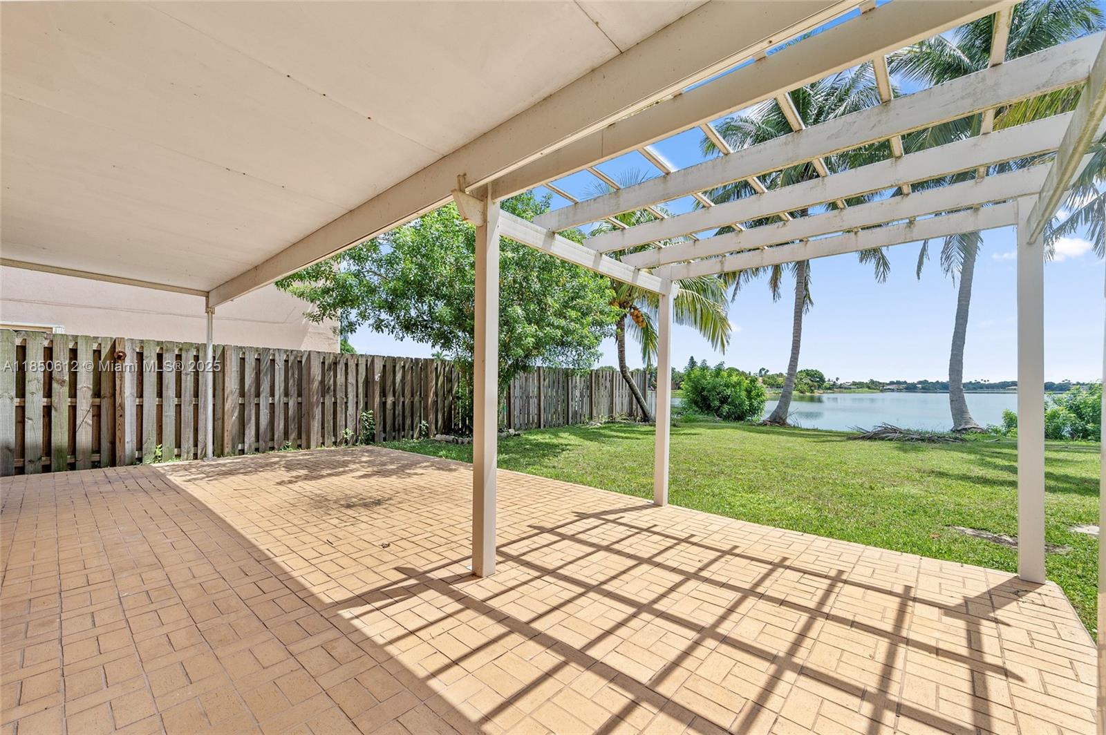 3226 W Buena Vista Dr