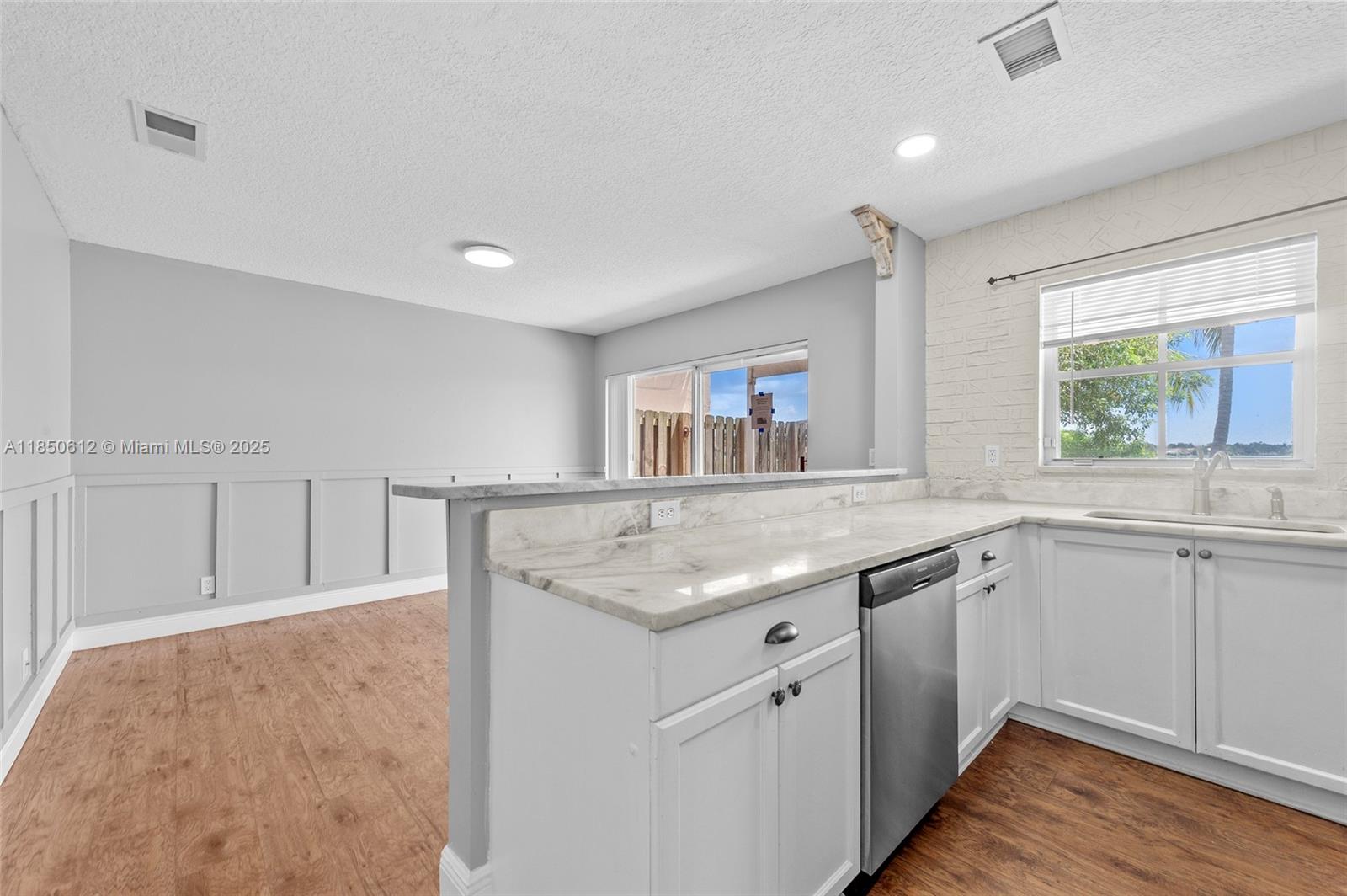 3226 W Buena Vista Dr