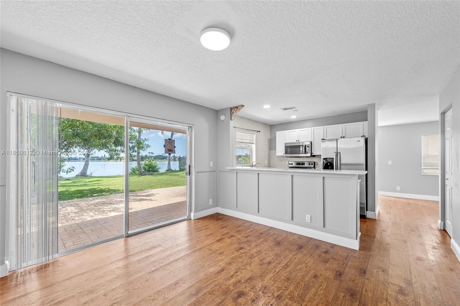 3226 W Buena Vista Dr
