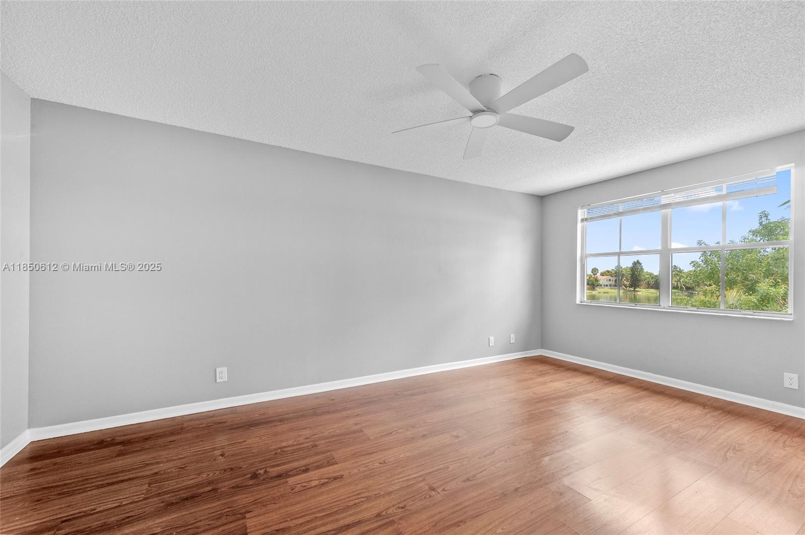 3226 W Buena Vista Dr