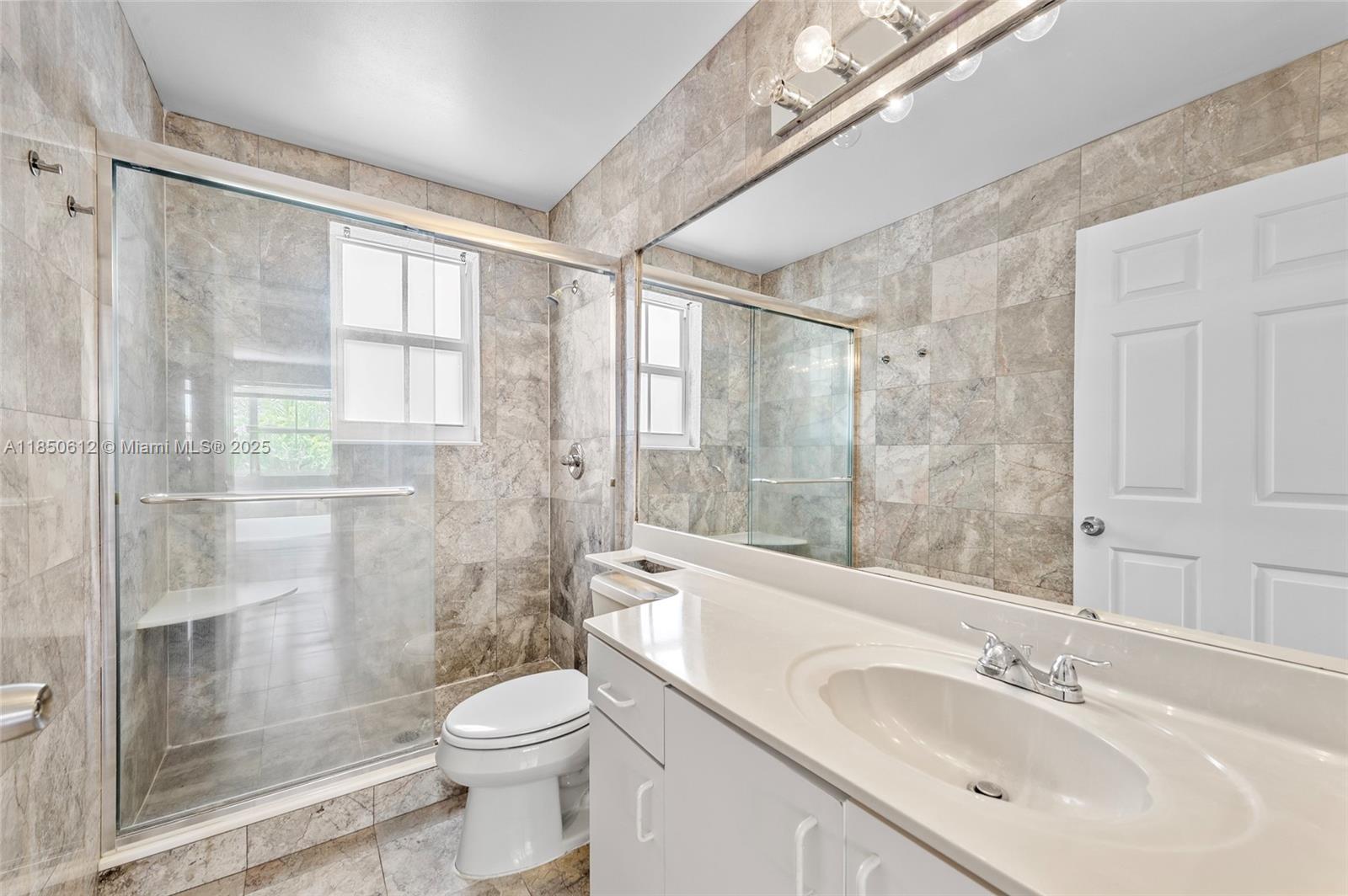 3226 W Buena Vista Dr