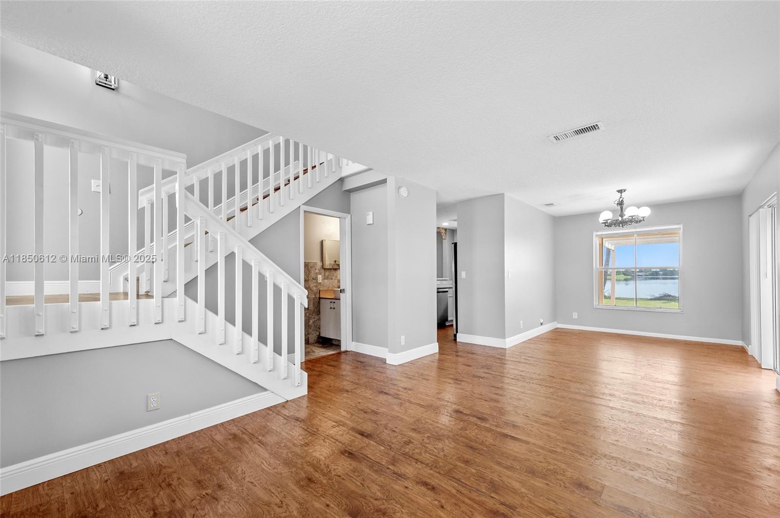 3226 W Buena Vista Dr