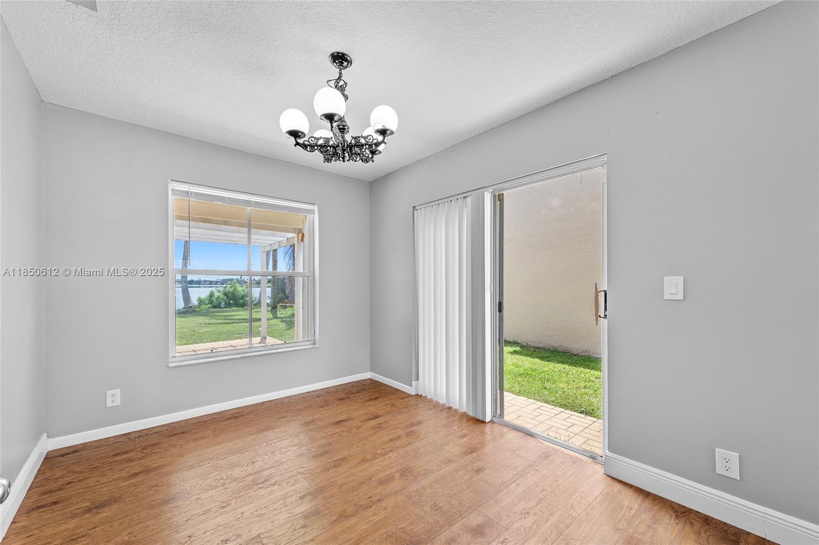 3226 W Buena Vista Dr