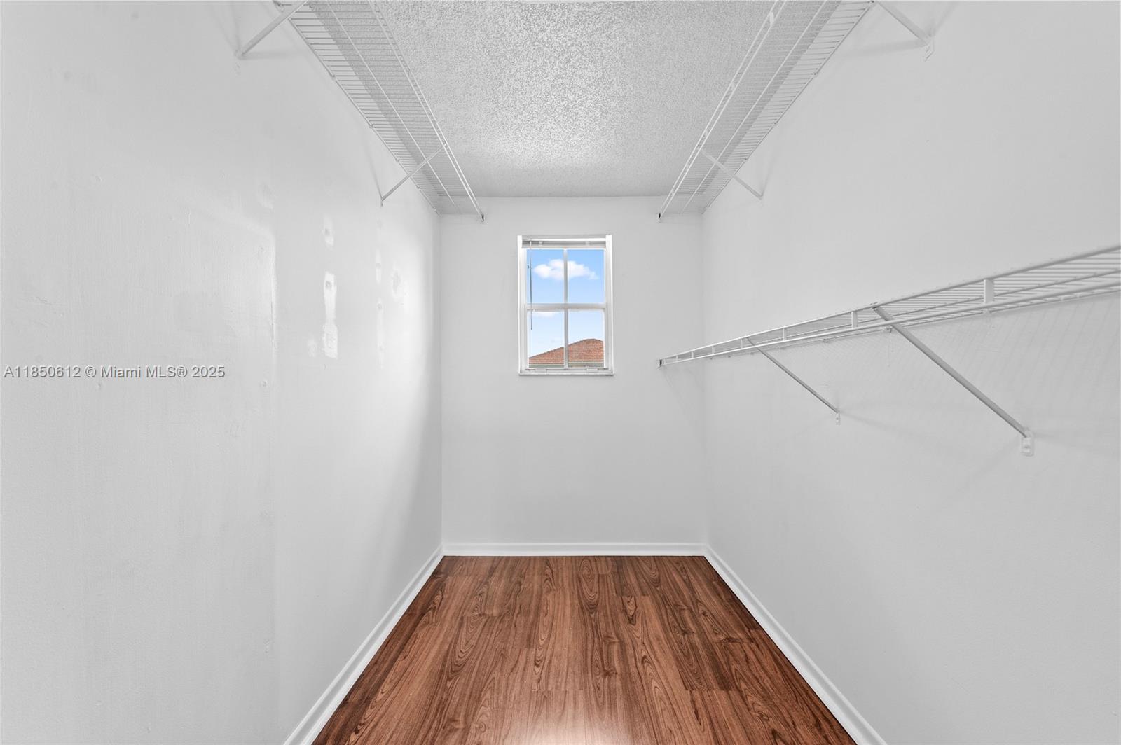 3226 W Buena Vista Dr
