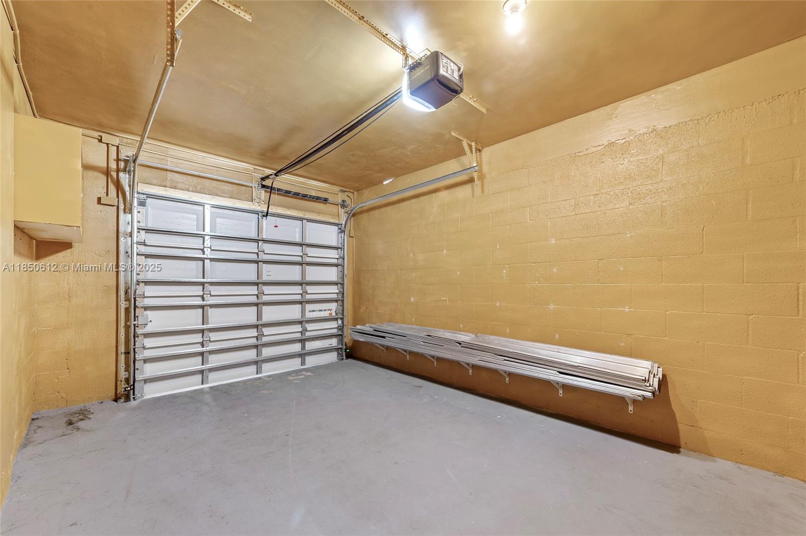 3226 W Buena Vista Dr