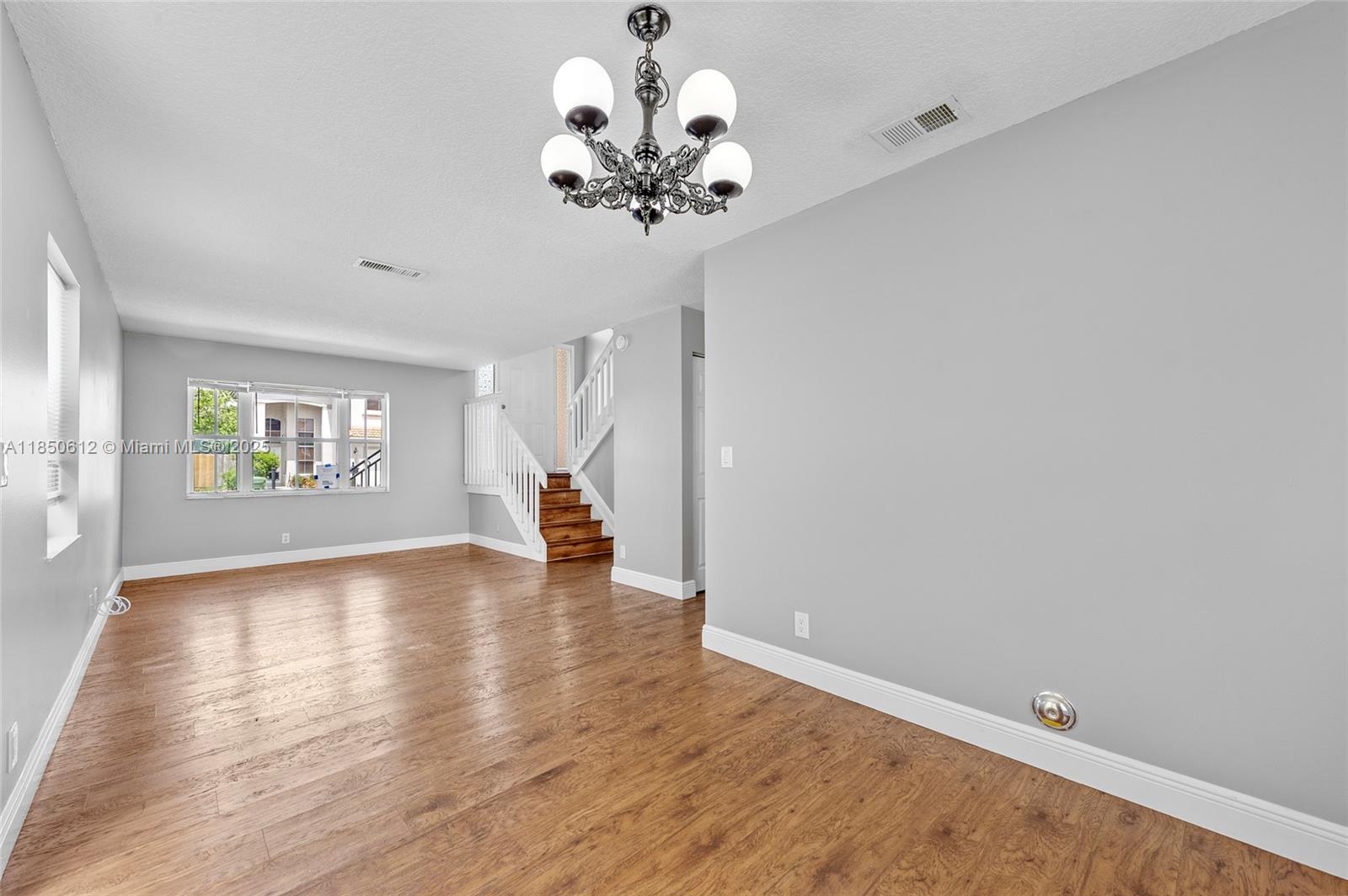 3226 W Buena Vista Dr
