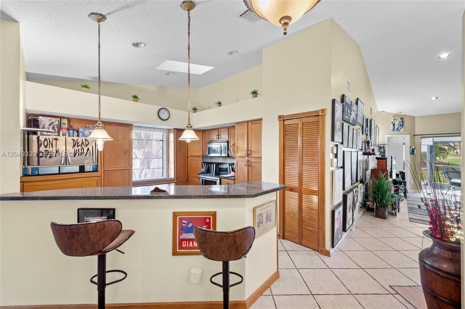 8220 Waterford Ln