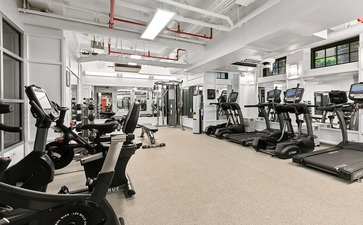 28 E 10th Street 10B