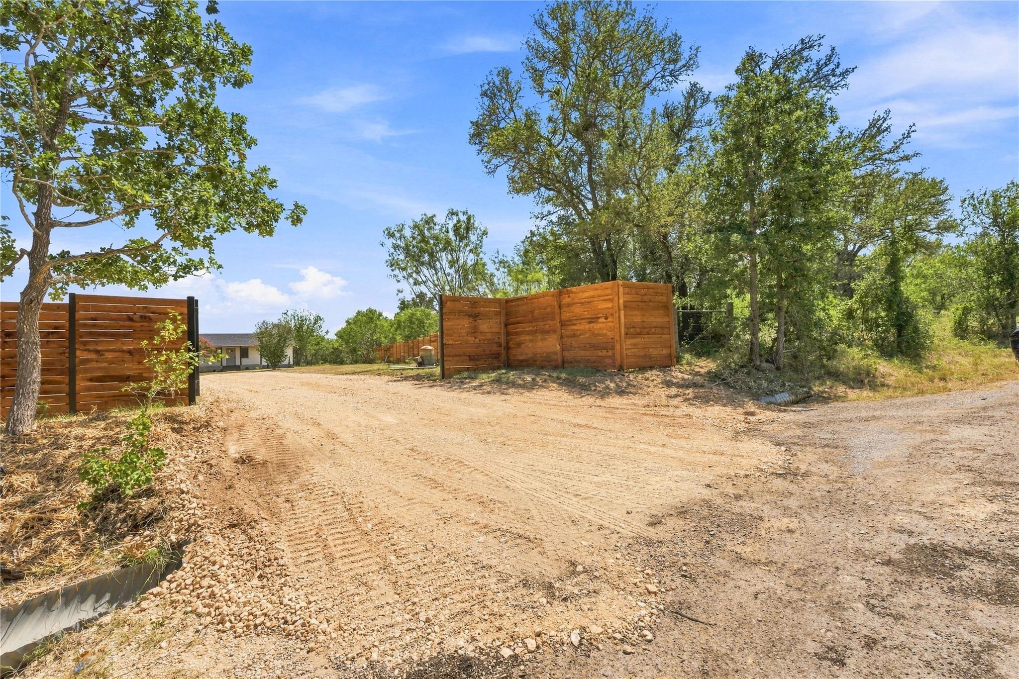 747 Chamberlin RD