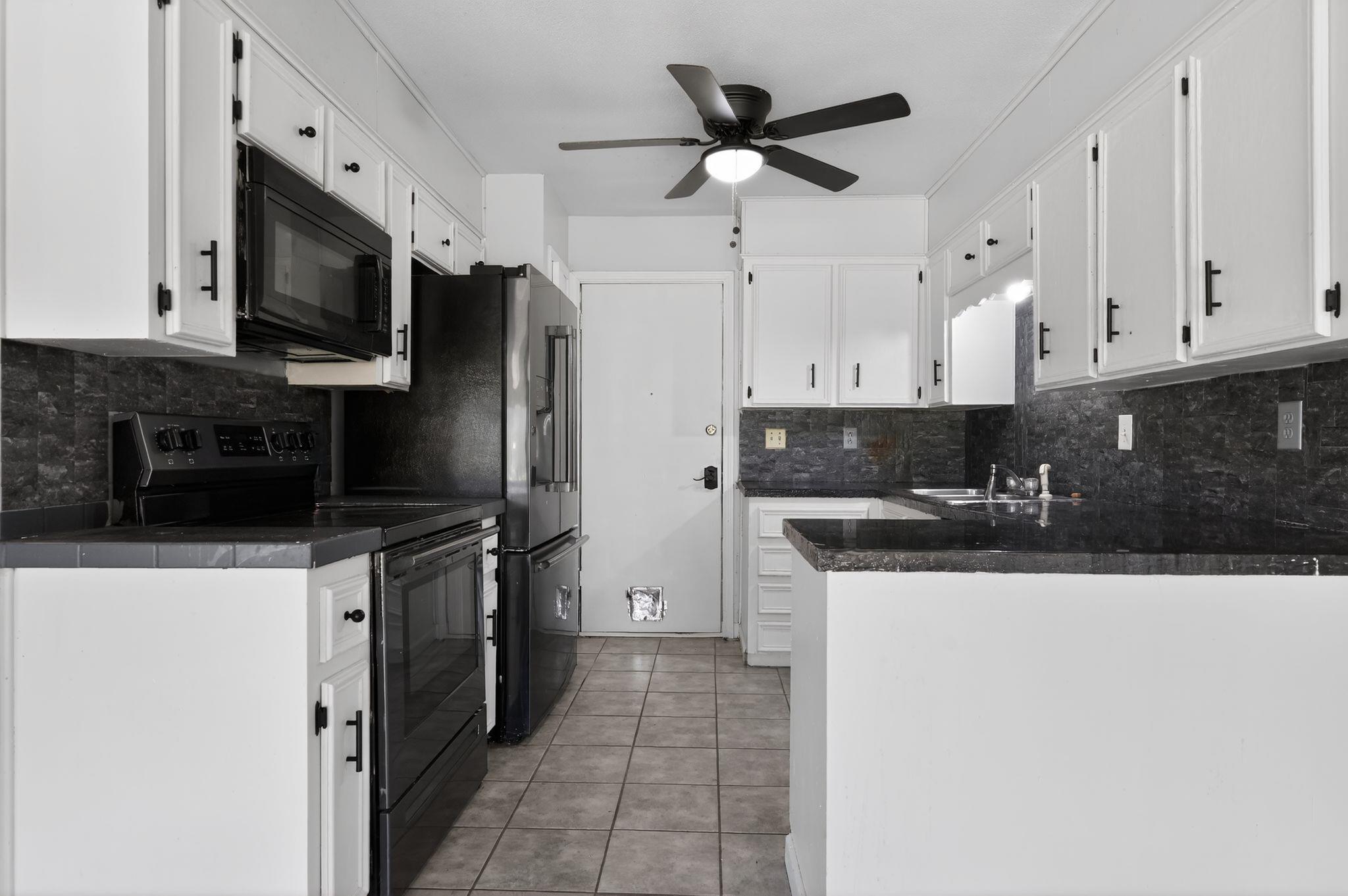 220 W Mockingbird LN