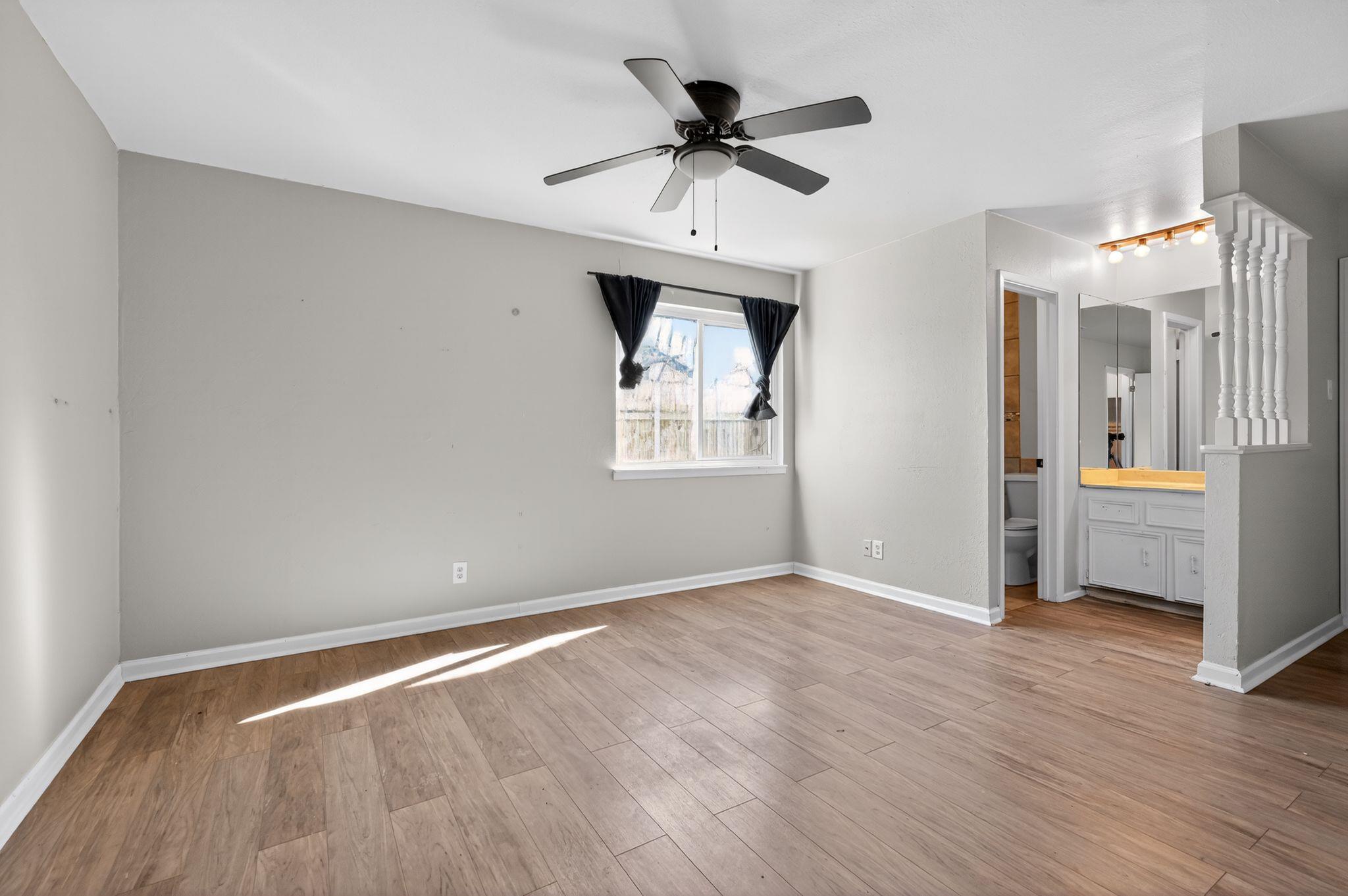 220 W Mockingbird LN