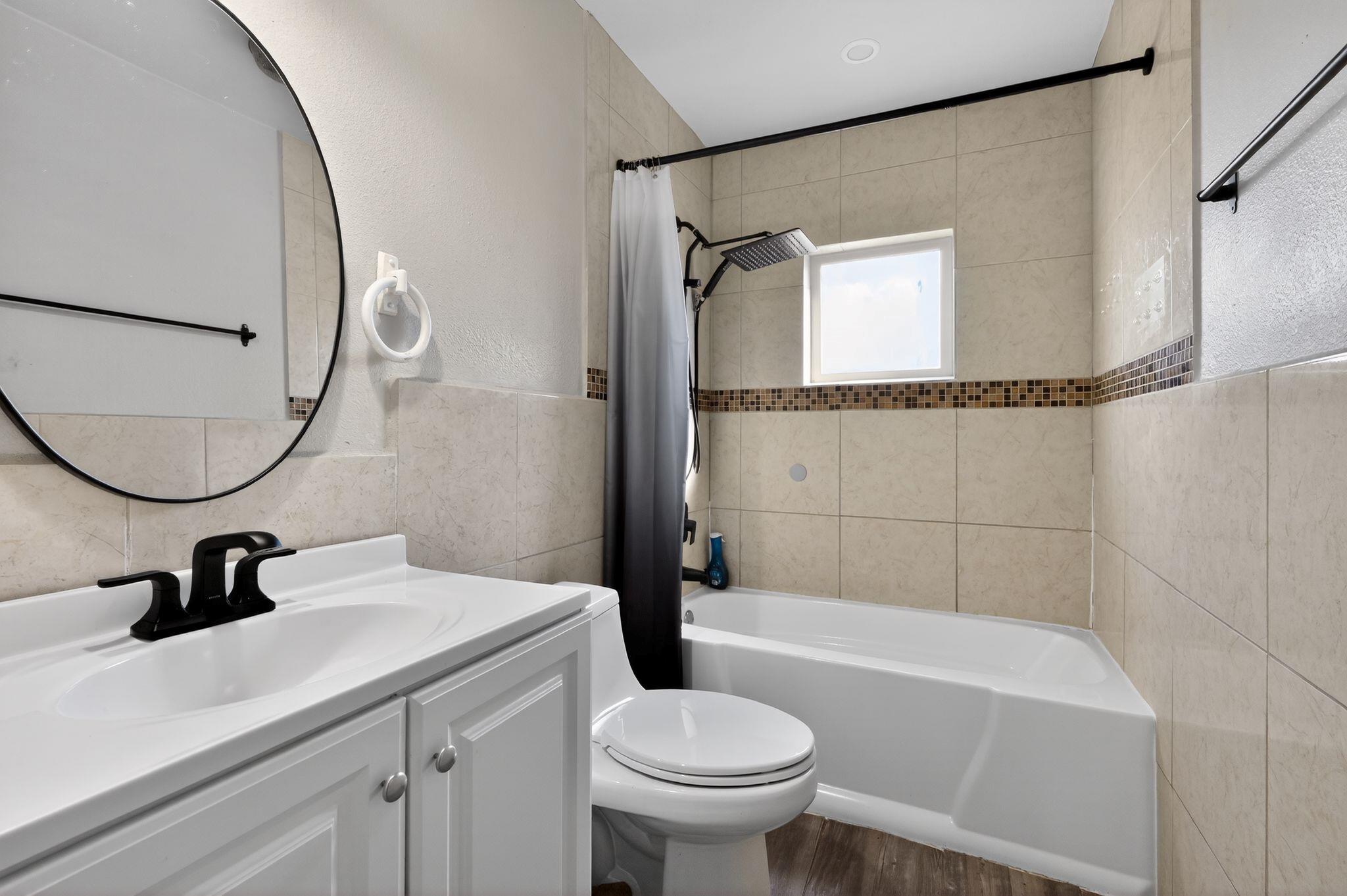 220 W Mockingbird LN