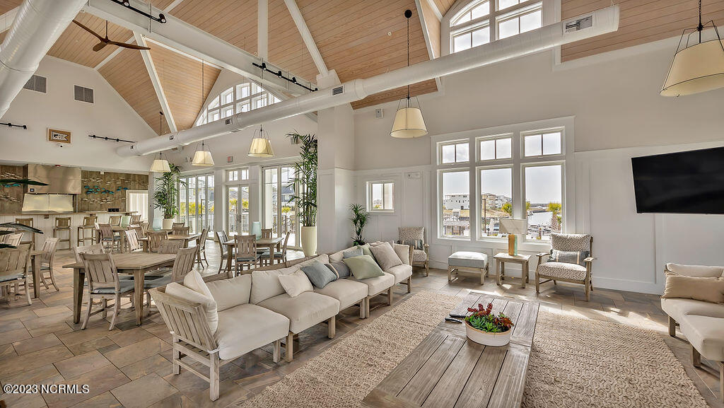 200 213 E Keel East Drive