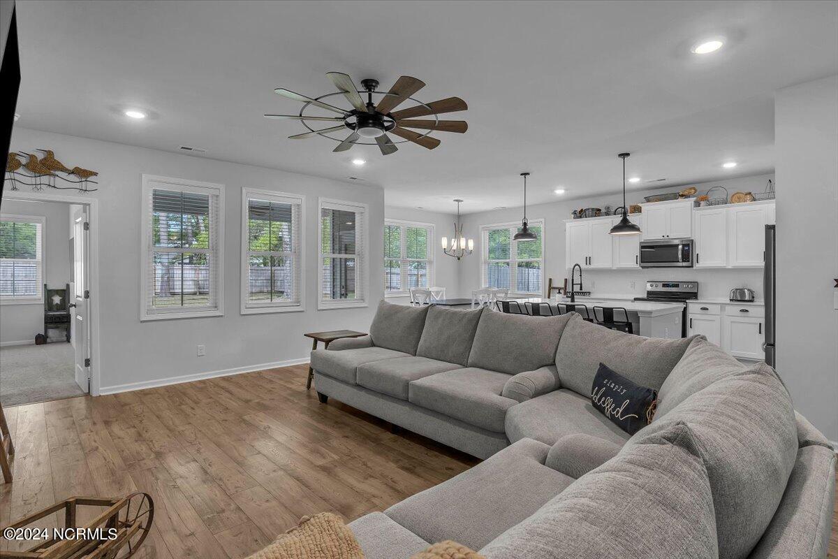 617 Sanctuary Point SW