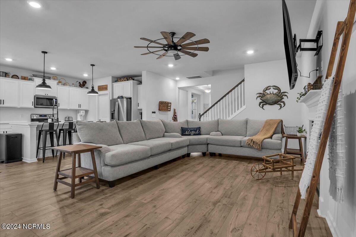 617 Sanctuary Point SW