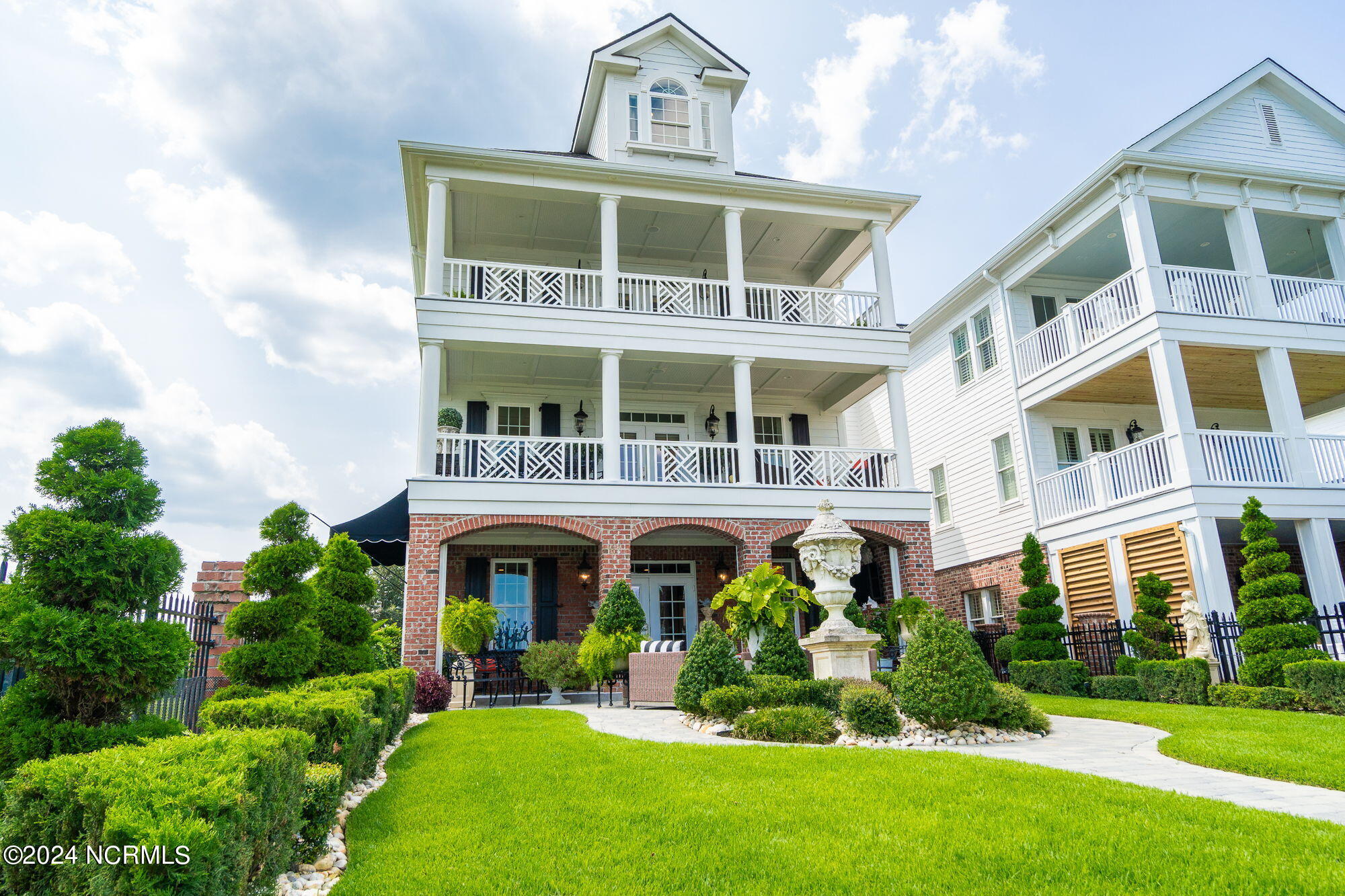 458 Kensington Place