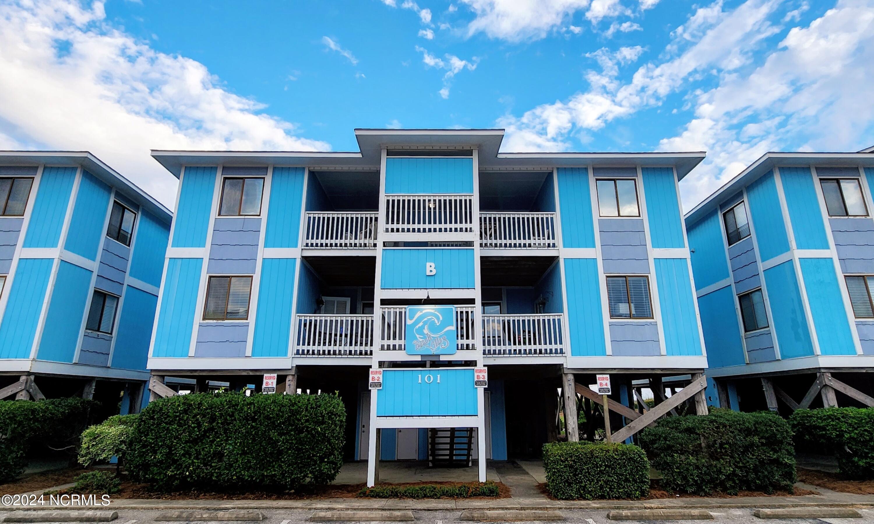 101 W First Street, B3