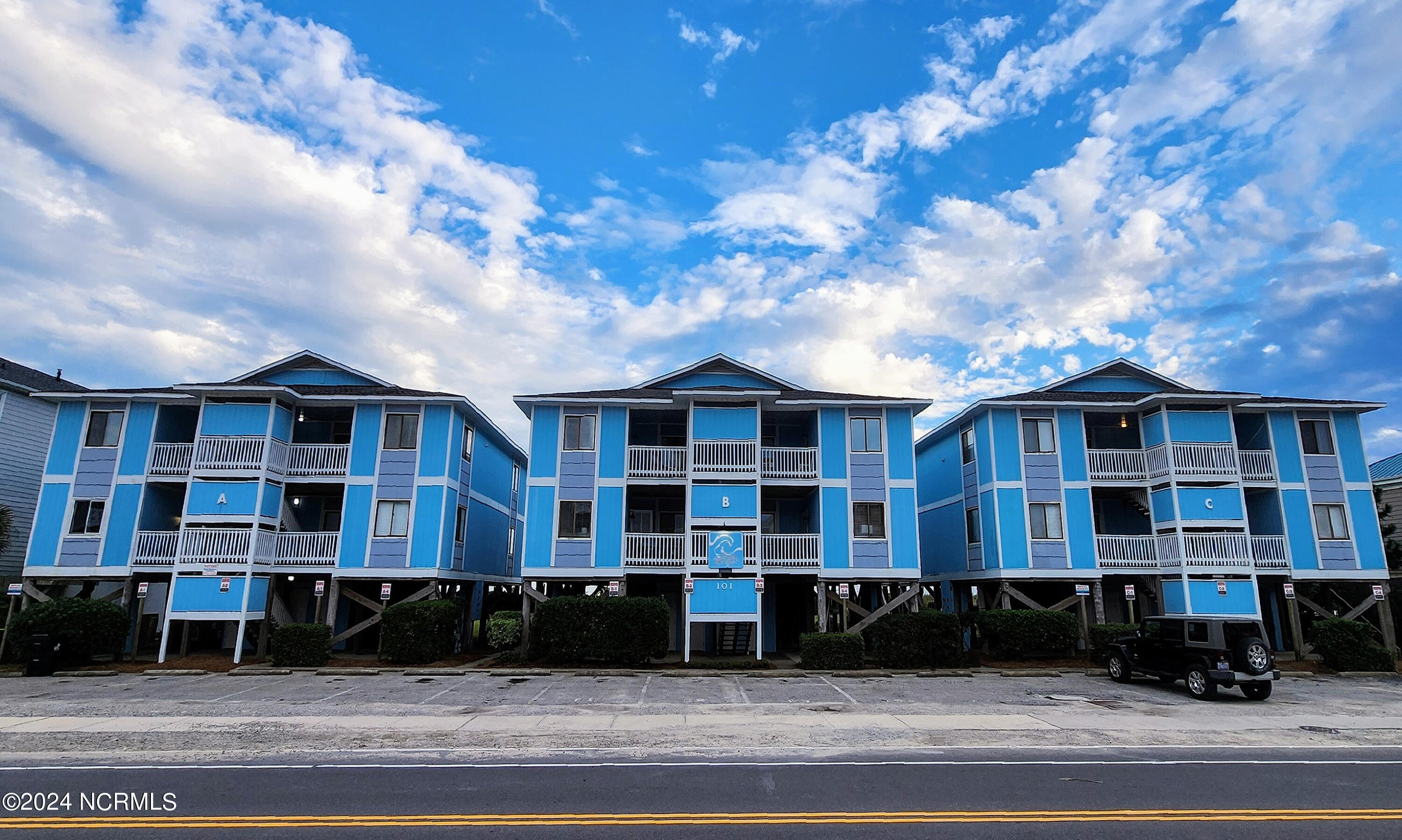 101 W First Street, B3