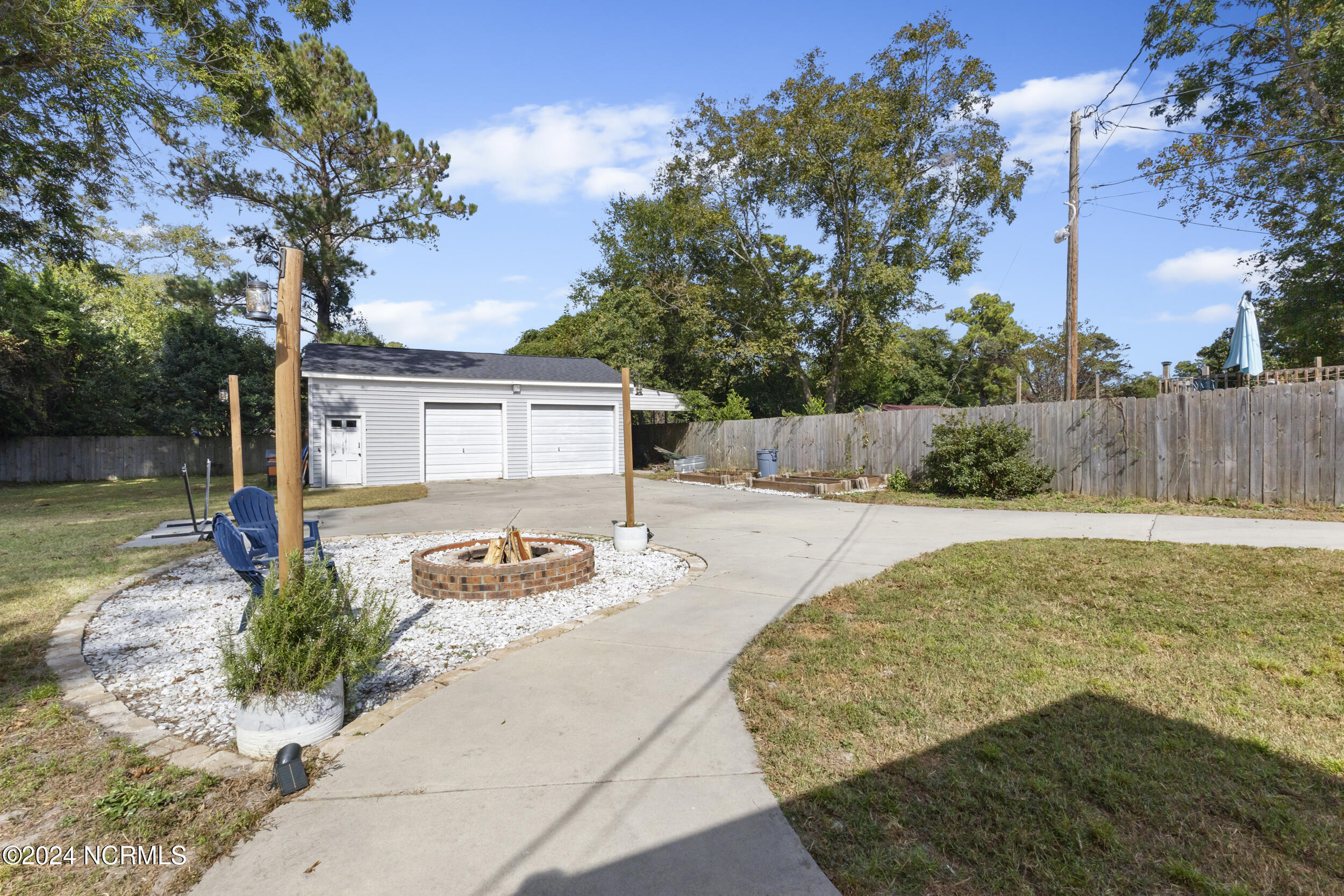 4121 Lockwood Drive
