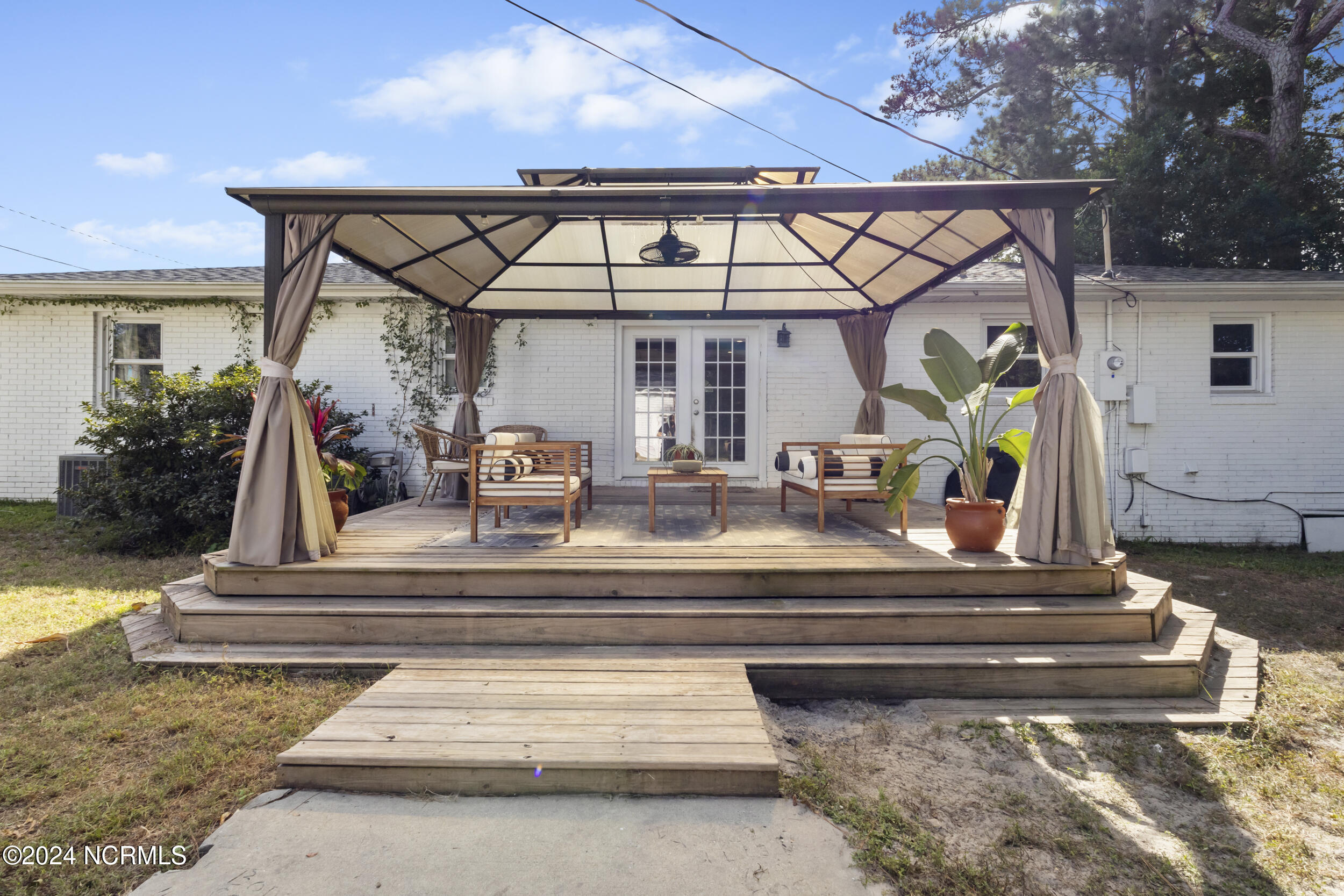 4121 Lockwood Drive