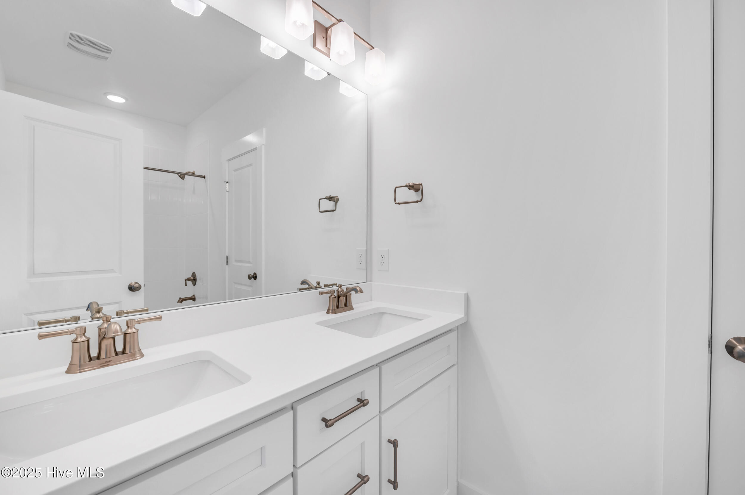 3833 Mason Port Drive, 102