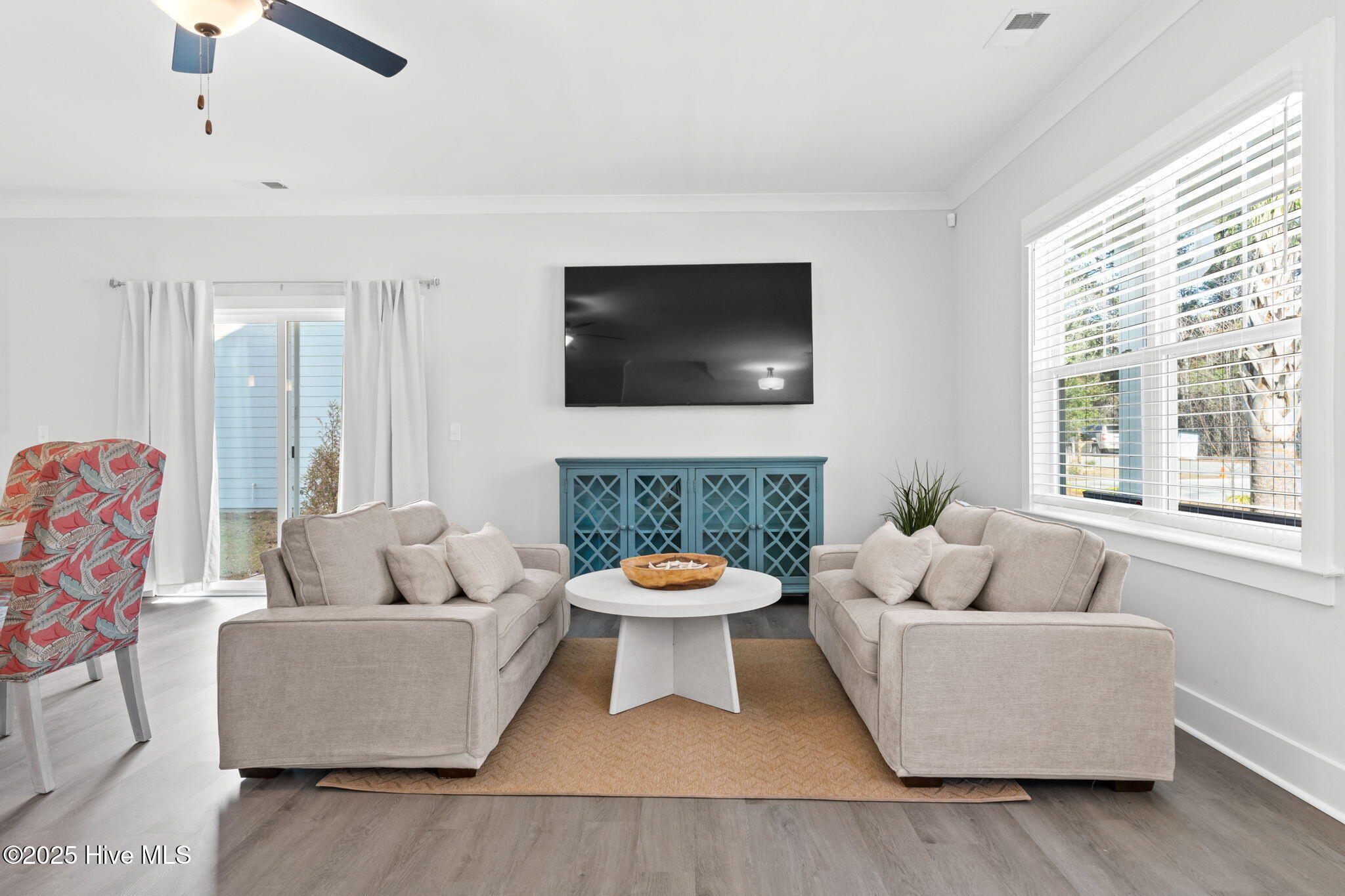 1163 N Caswell Avenue