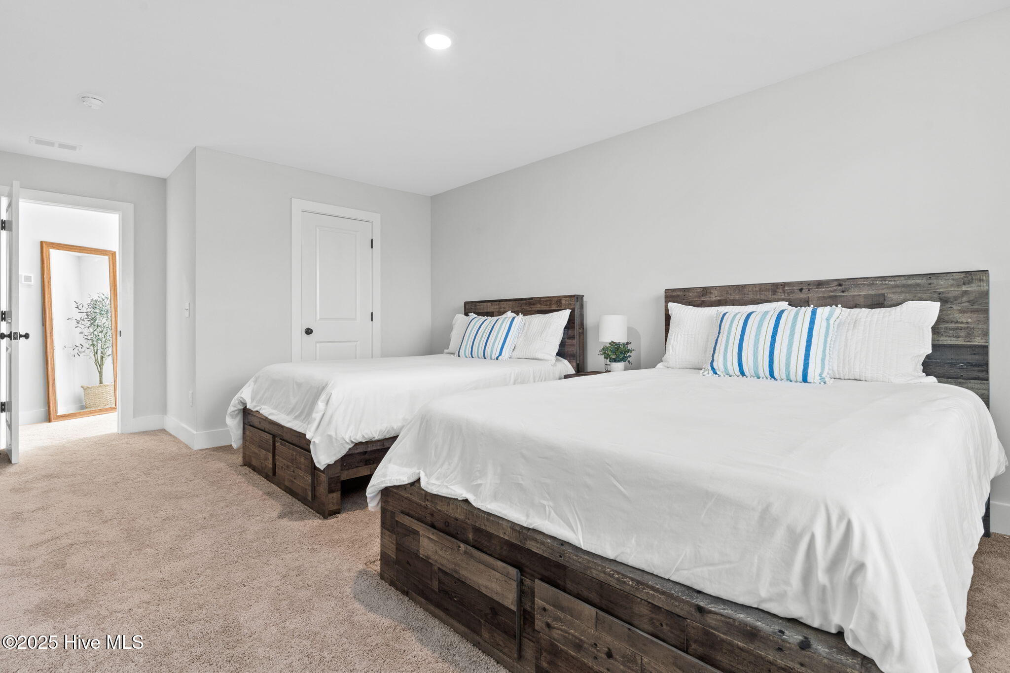 1163 N Caswell Avenue