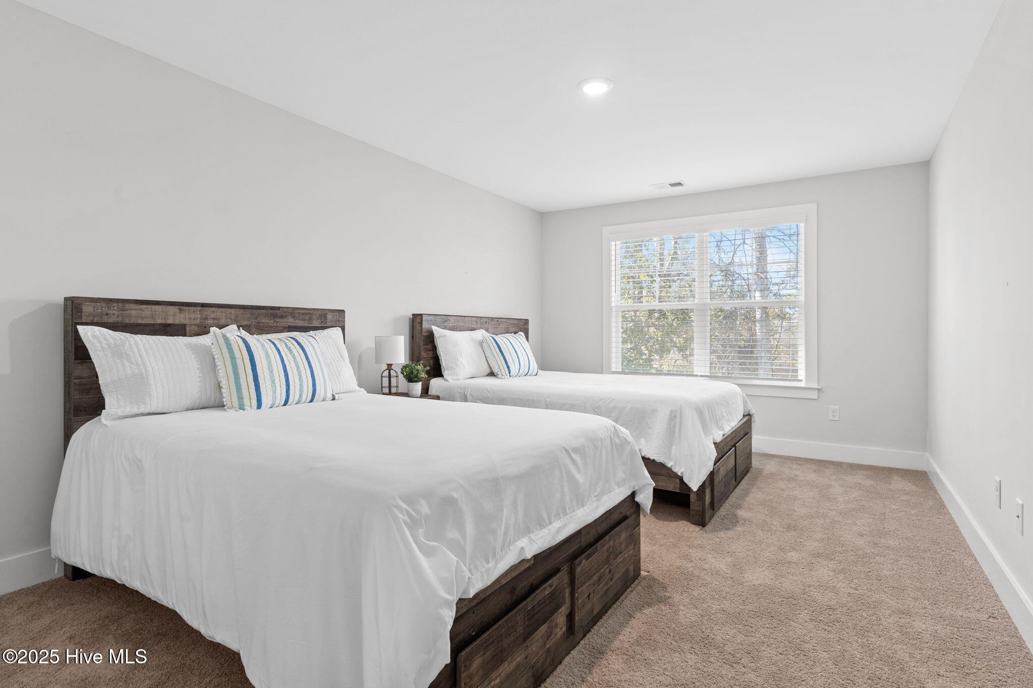 1163 N Caswell Avenue