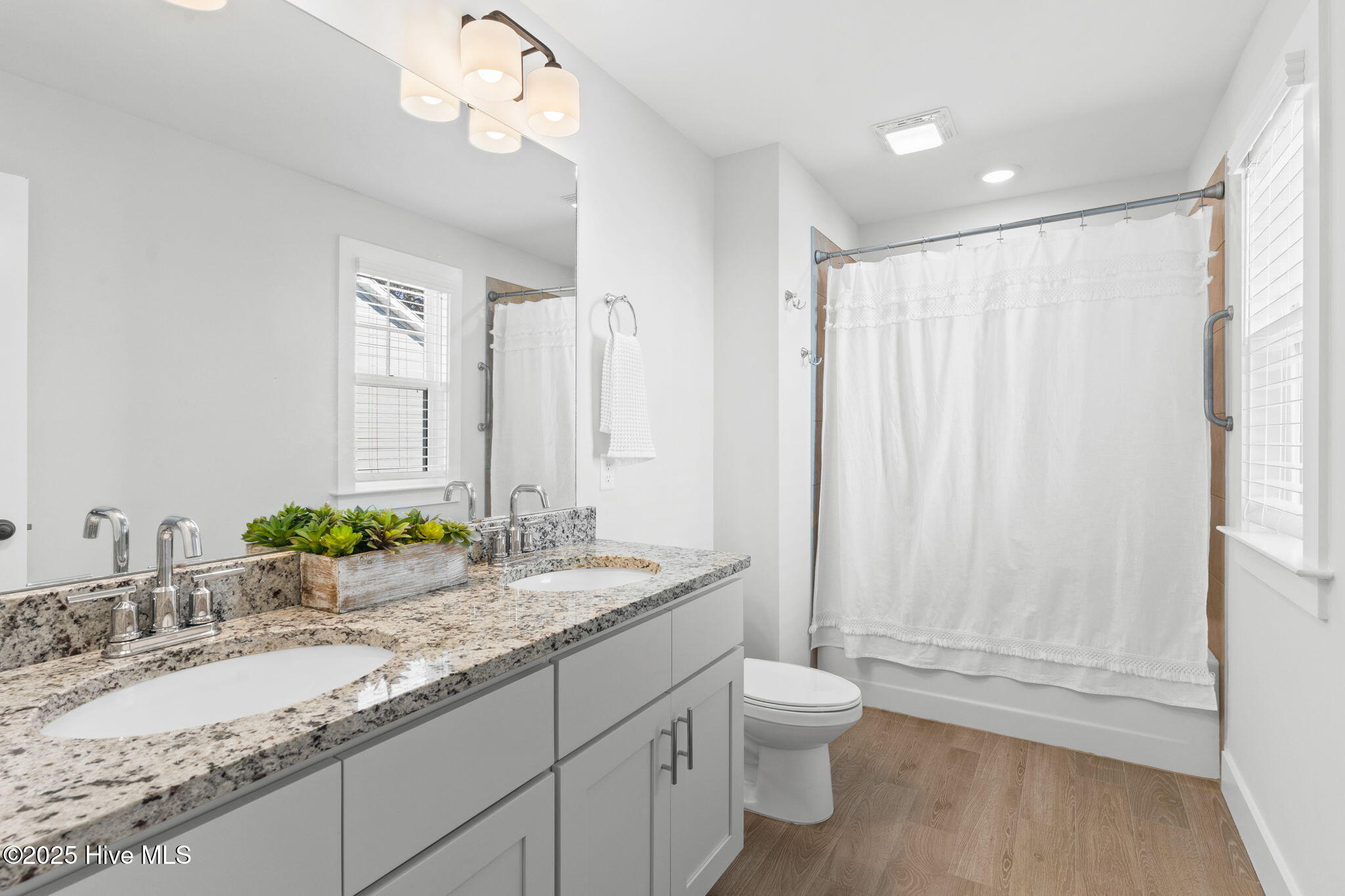 1163 N Caswell Avenue