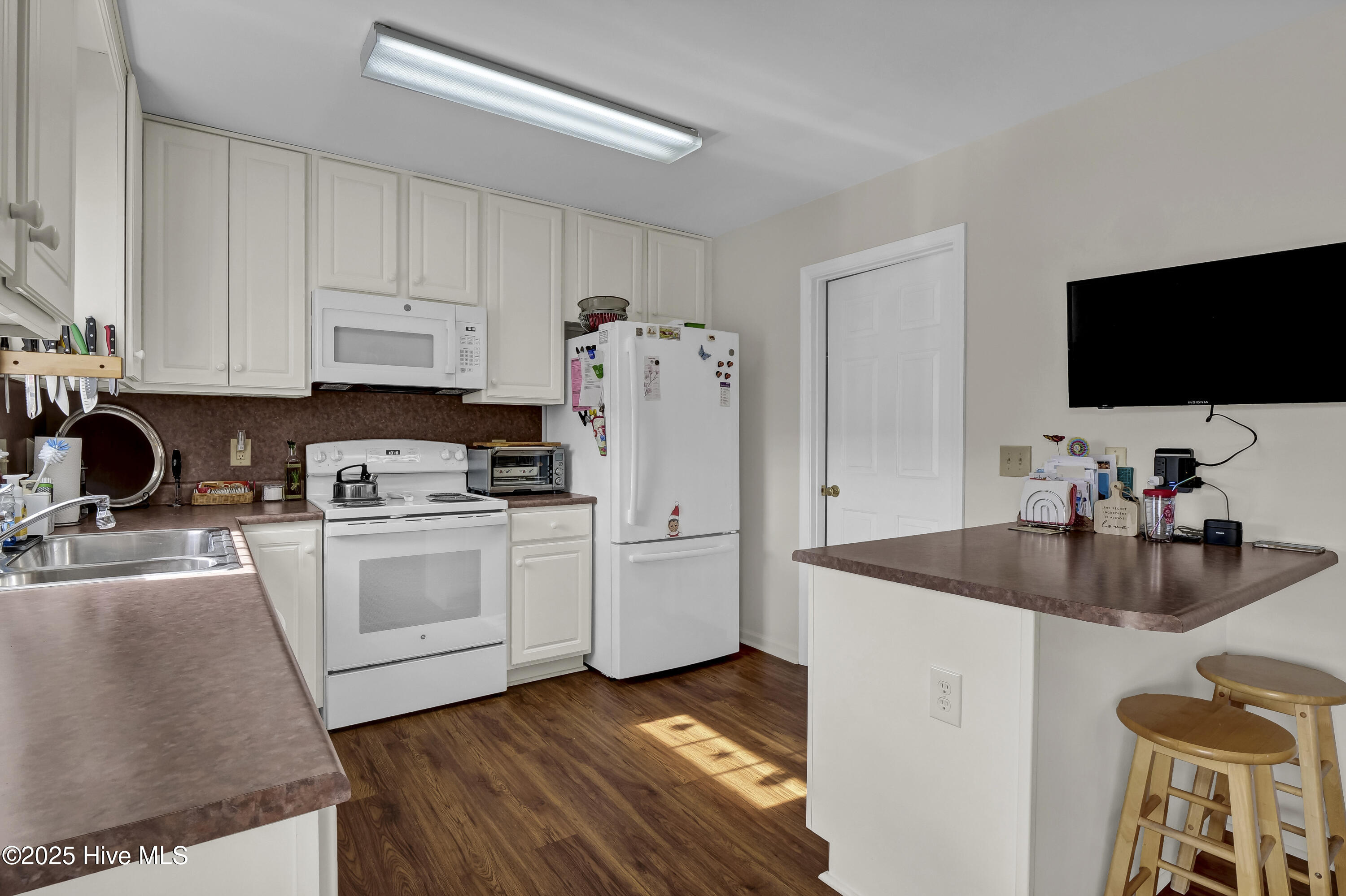1606 Cotswald Court