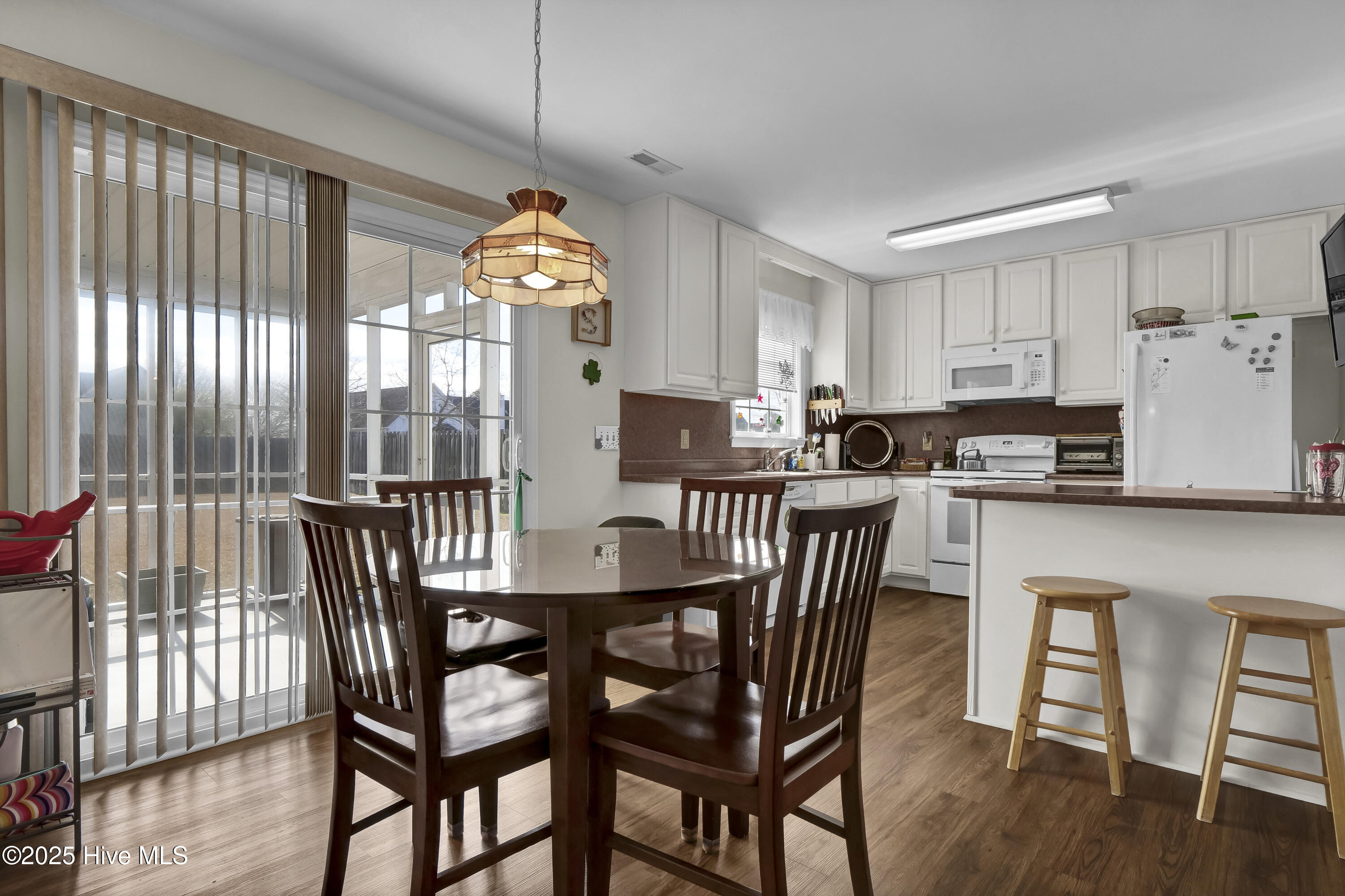 1606 Cotswald Court