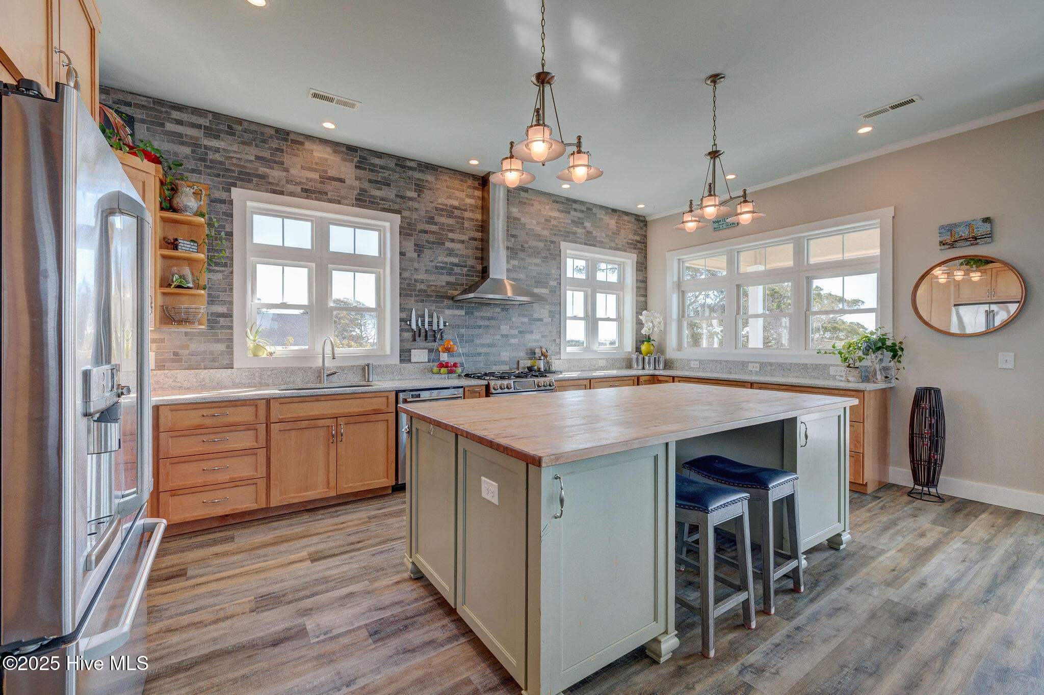 677 Saint Paul Drive SE