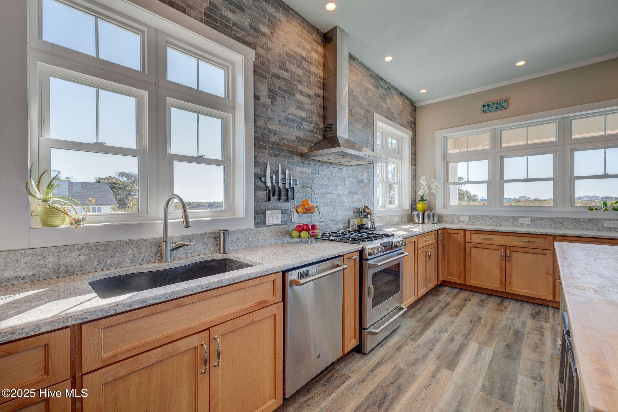 677 Saint Paul Drive SE