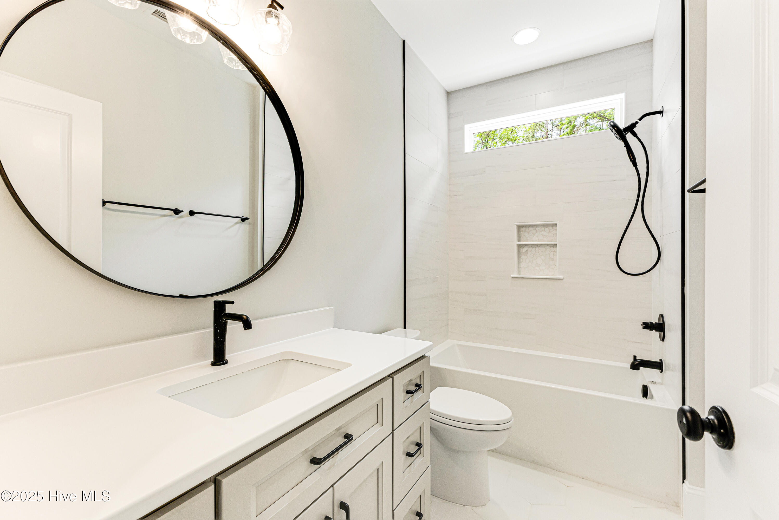 676 Folly Drive SE, Bolivia