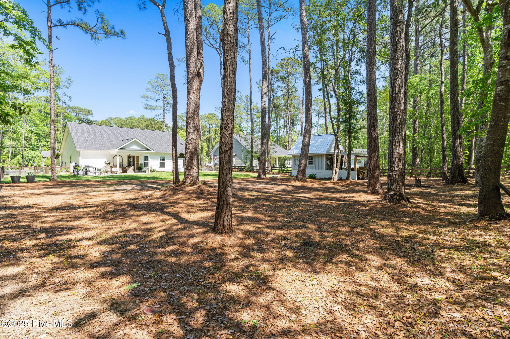 589 Boundaryline Drive NW