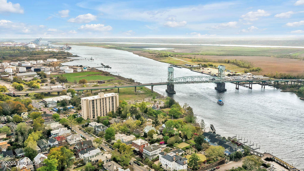 416 S Front Street, 6