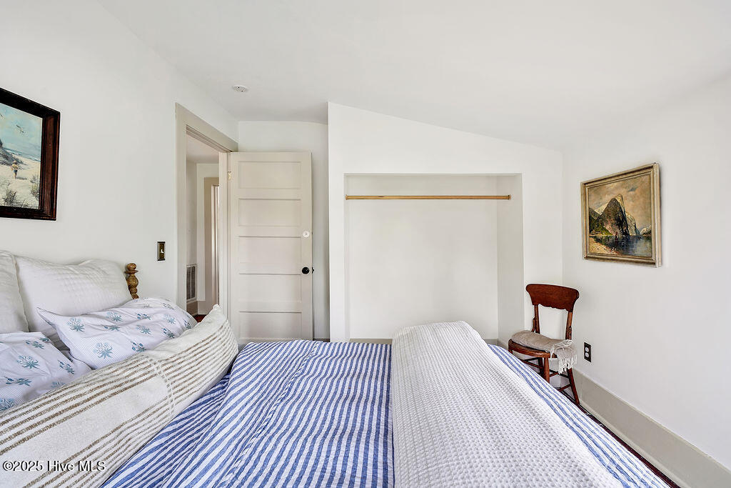 416 S Front Street, 6