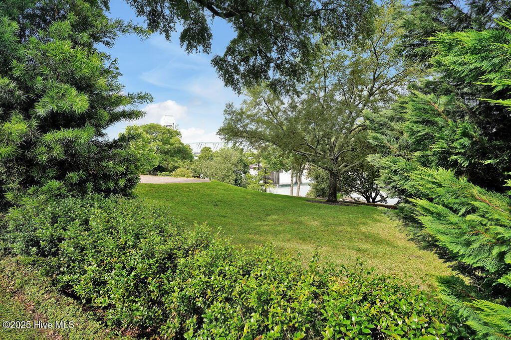 416 S Front Street, 6