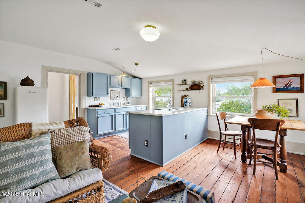 416 S Front Street, 6