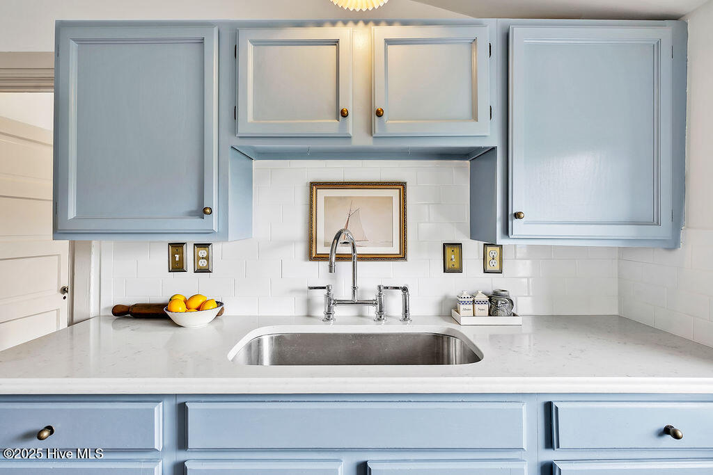 416 S Front Street, 6