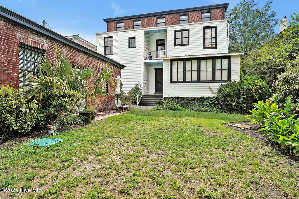 416 S Front Street, 6