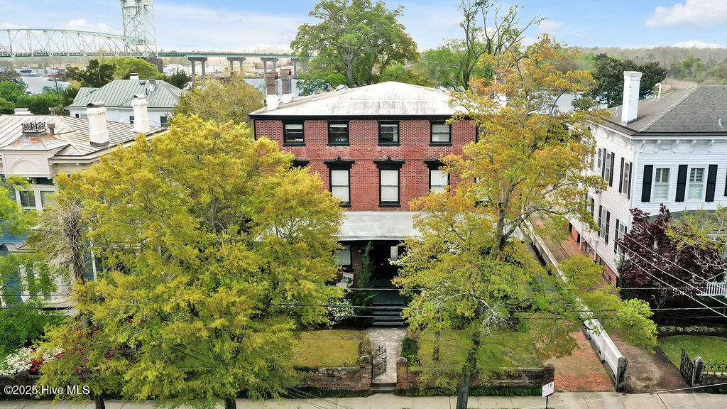 416 S Front Street, 6