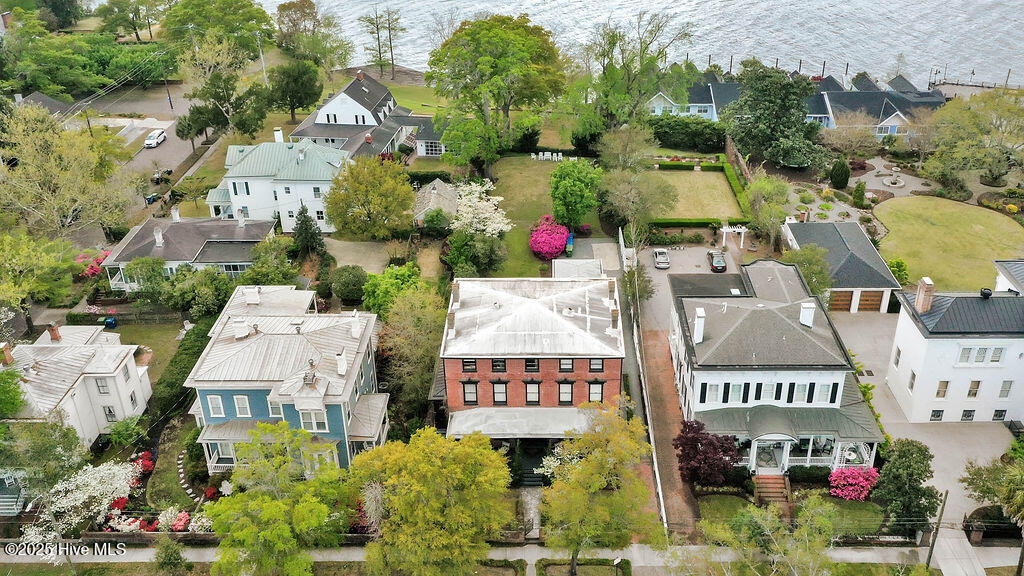 416 S Front Street, 6