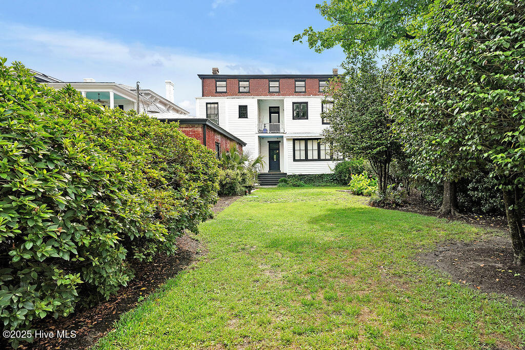 416 S Front Street, 6