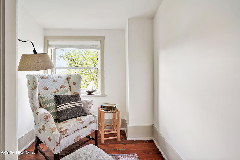 416 S Front Street, 6