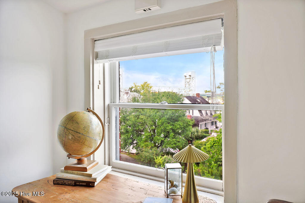 416 S Front Street, 6