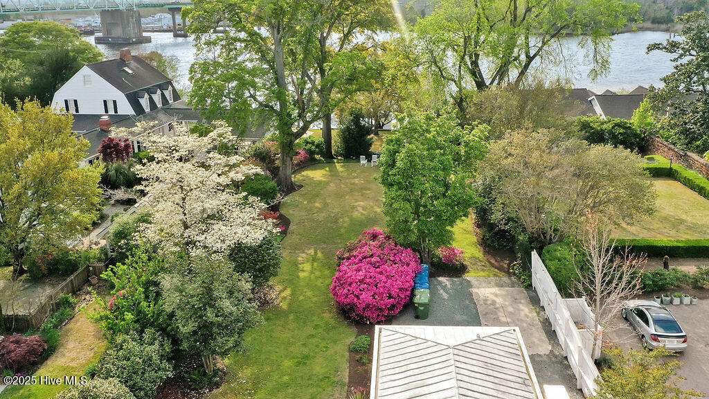 416 S Front Street, 6