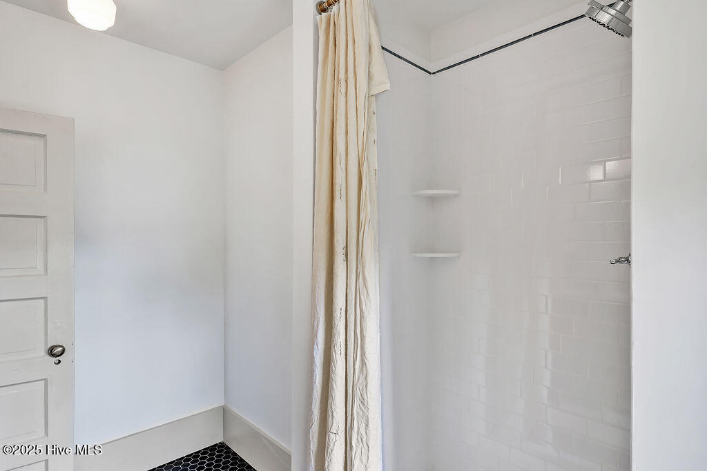 416 S Front Street, 6