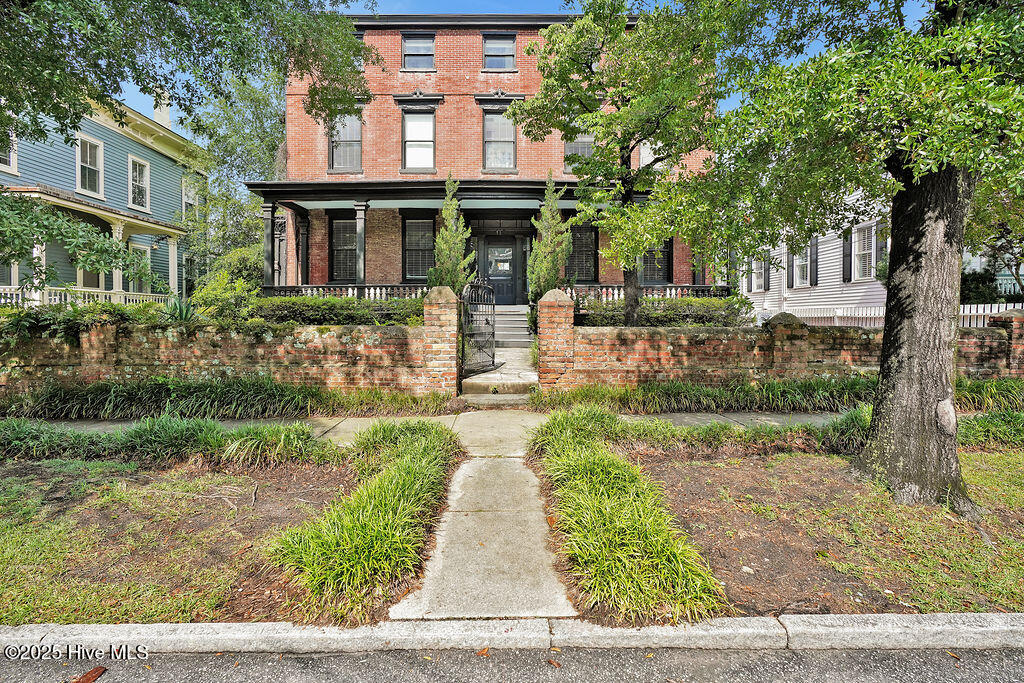 416 S Front Street, 6