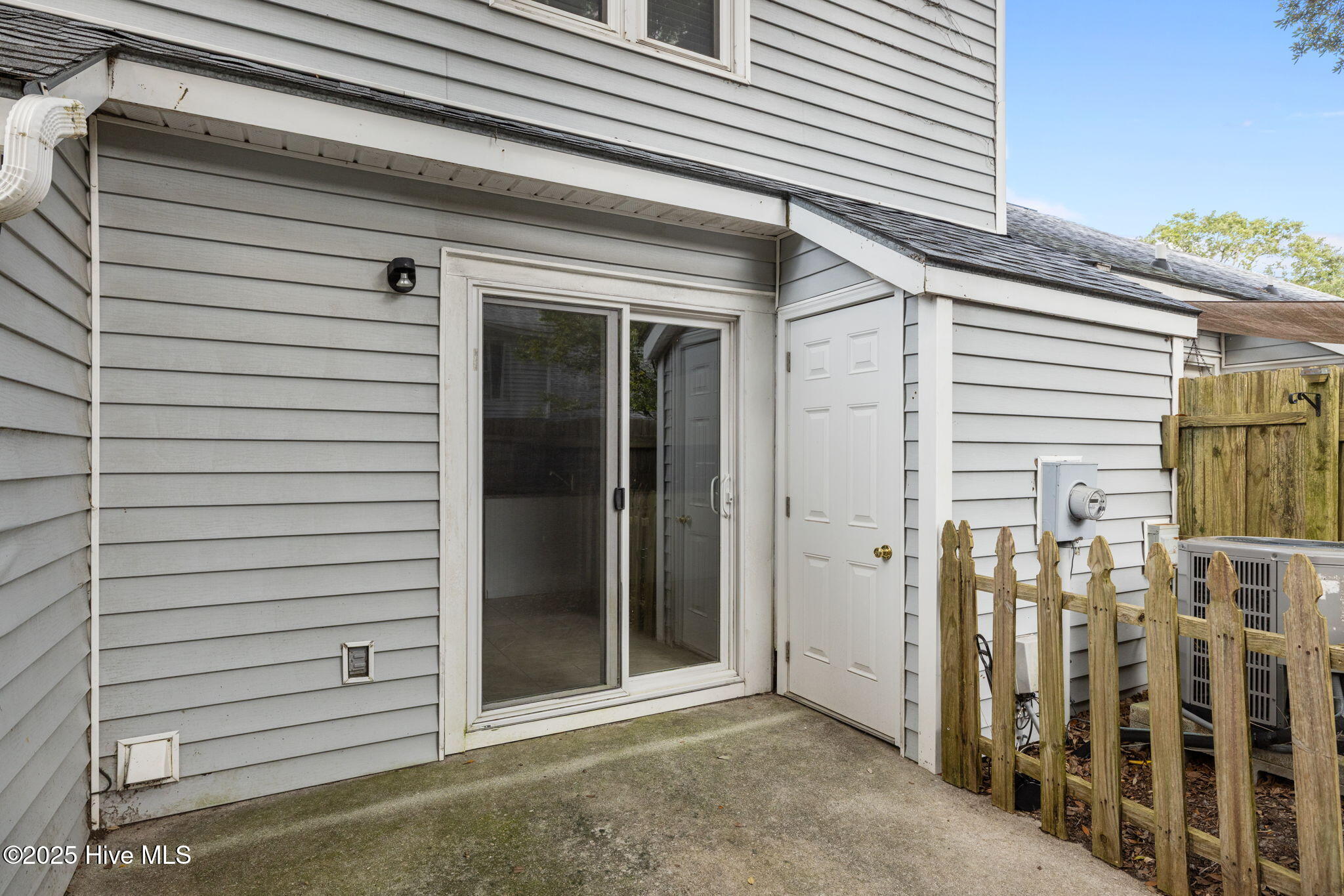 3200 Crystal Oaks Lane